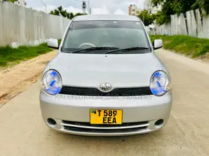 Toyota Sienta 2005 Silver