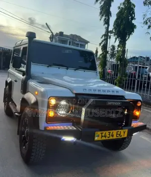 Land Rover Defender 2015 Off white