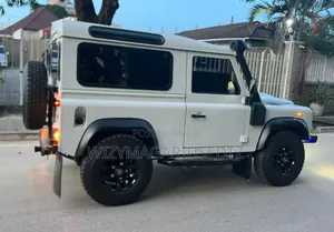 Land Rover Defender 2015 Off white