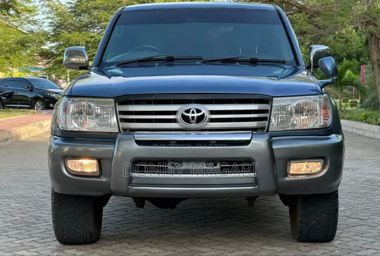 Toyota Land Cruiser 2000 Gray