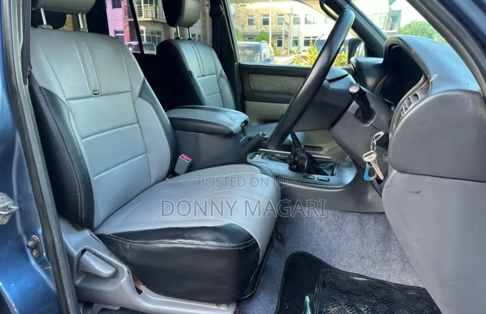 Toyota Land Cruiser 2000 Gray