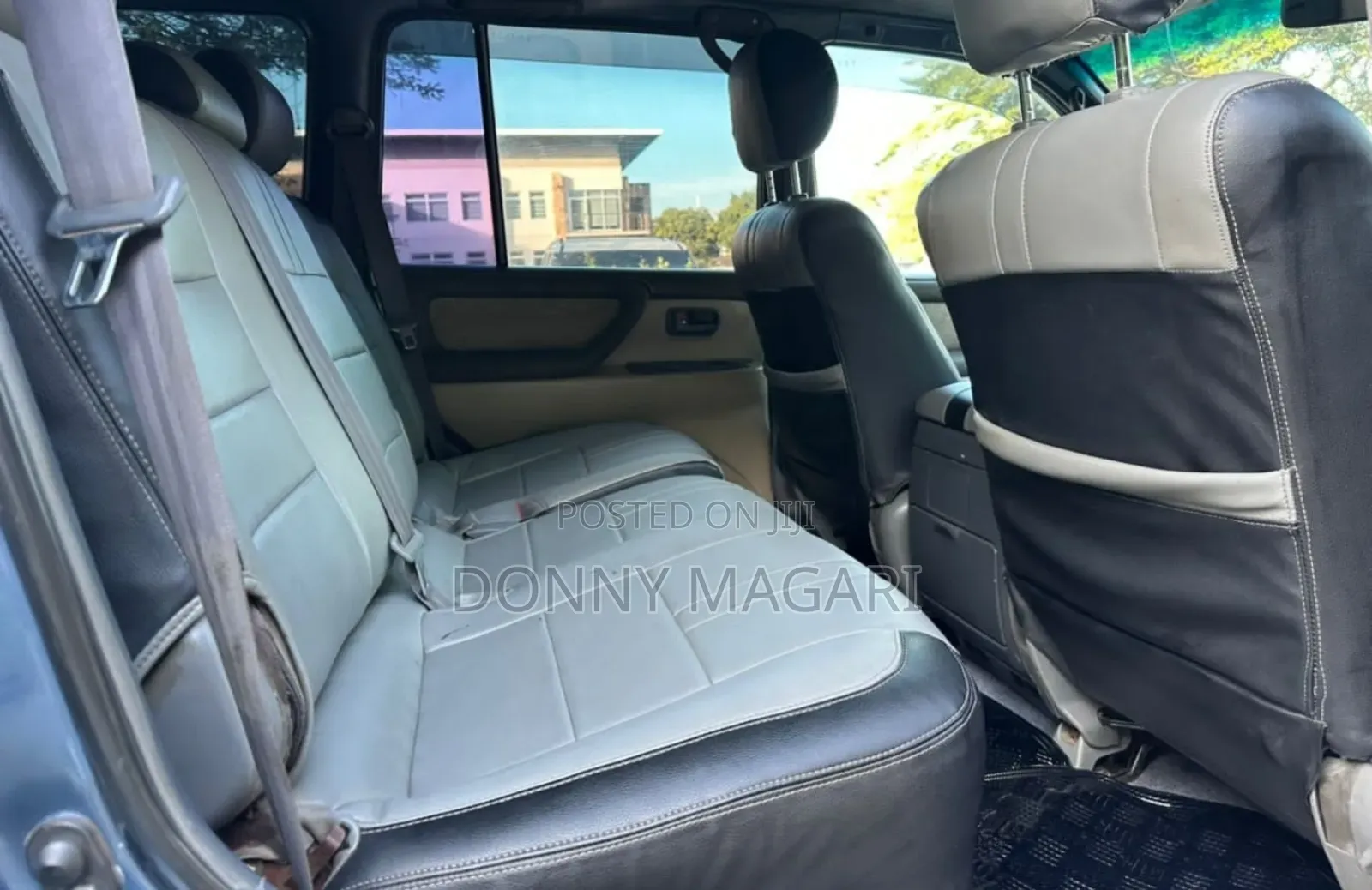 Toyota Land Cruiser 2000 Gray