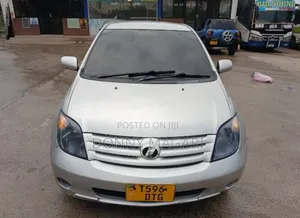 Toyota IST 2005 Silver