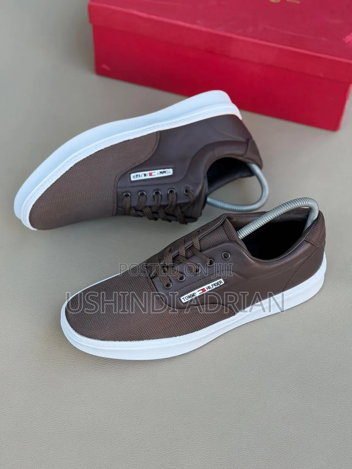 Viatu Mpya Kabisa–Tommy Classic
