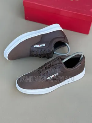 Viatu Mpya Kabisa–Tommy Classic