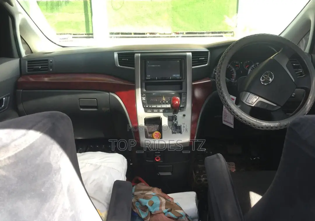 Toyota Alphard 2.4 Petrol AWD 2008 Pearl
