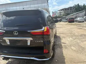 Lexus LX 570 AWD 2017 Black