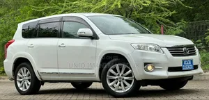 Toyota Vanguard 2010 White