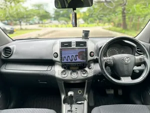 Toyota Vanguard 2010 White