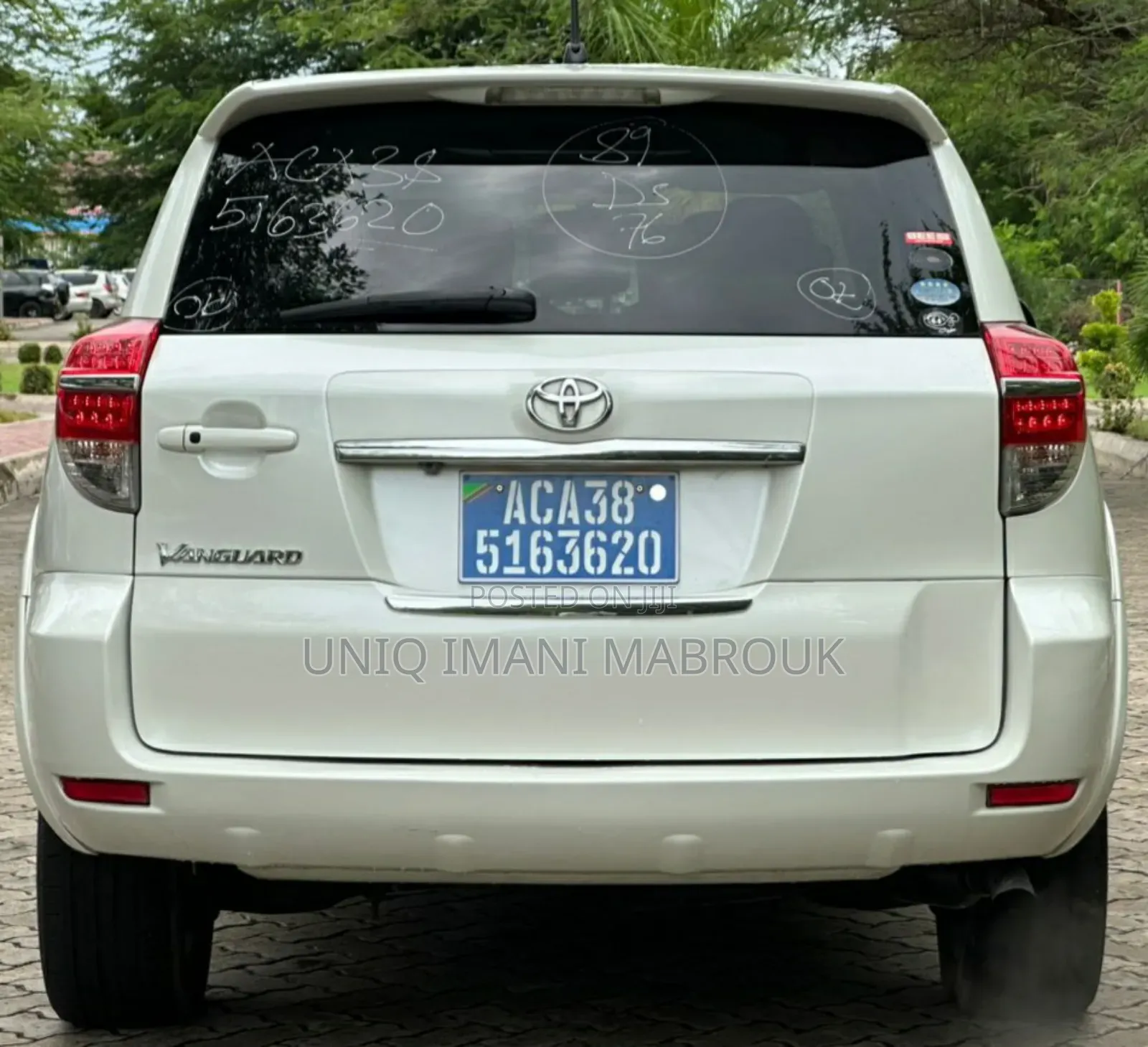 Toyota Vanguard 2010 White
