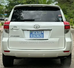 Toyota Vanguard 2010 White