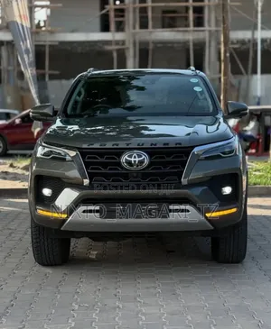 Toyota Fortuner 2022 Gray
