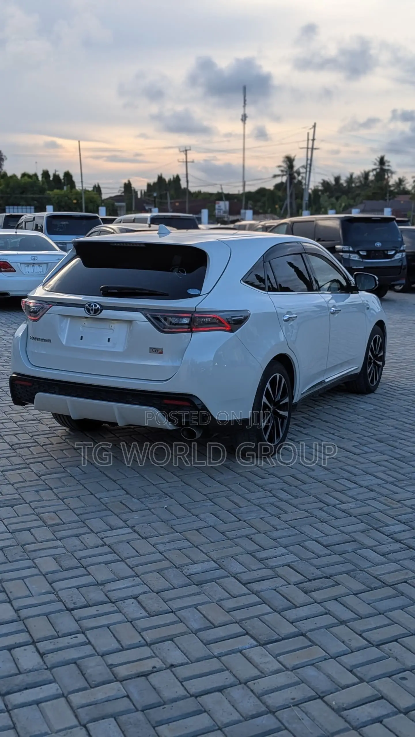 Toyota Harrier 2.0 2016 White