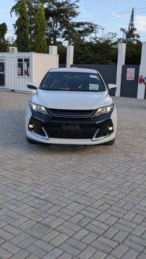 Toyota Harrier 2.0 2016 White