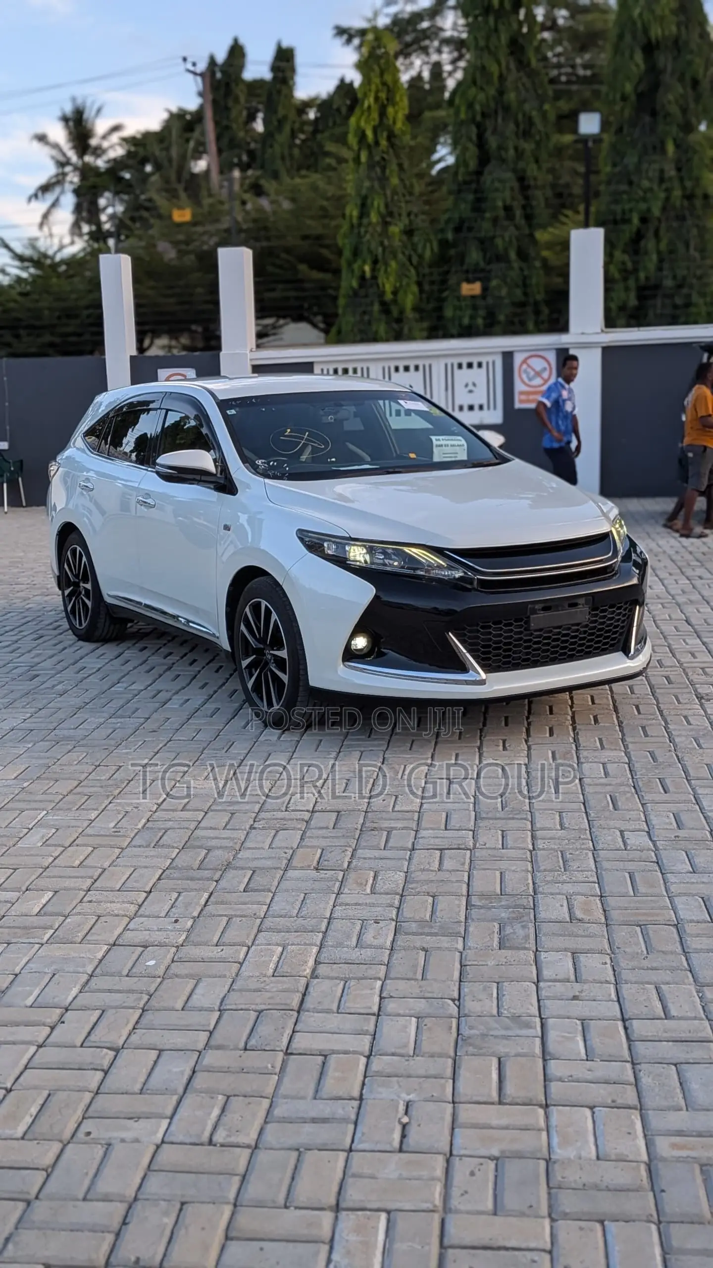 Toyota Harrier 2.0 2016 White