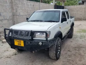 Nissan Hardbody 2012 White