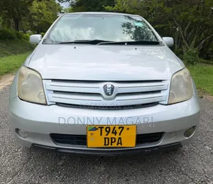 Toyota IST 2005 Silver