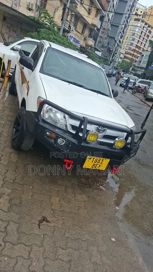 Toyota Hilux 2012 White