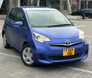 Toyota Ractis 1.3 FWD 2012 Blue