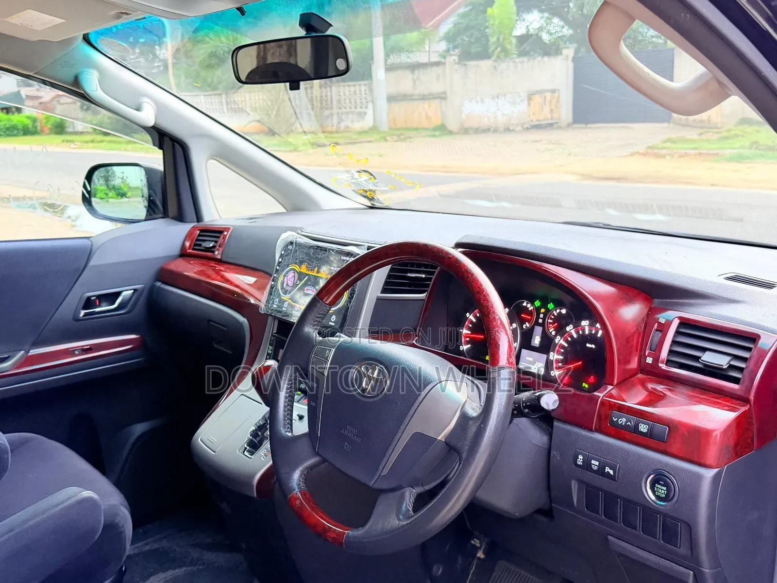 Toyota Vellfire 2010 White
