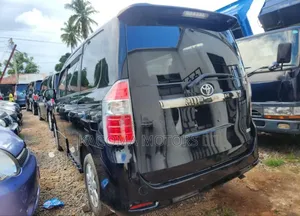 Toyota Noah 2008 Gray