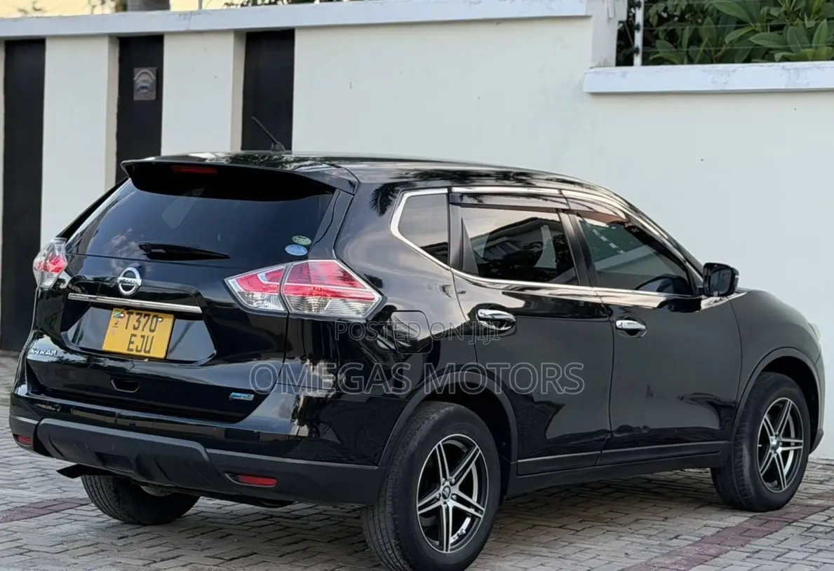 Nissan X-Trail 2.0 Petrol FWD 2014 Black