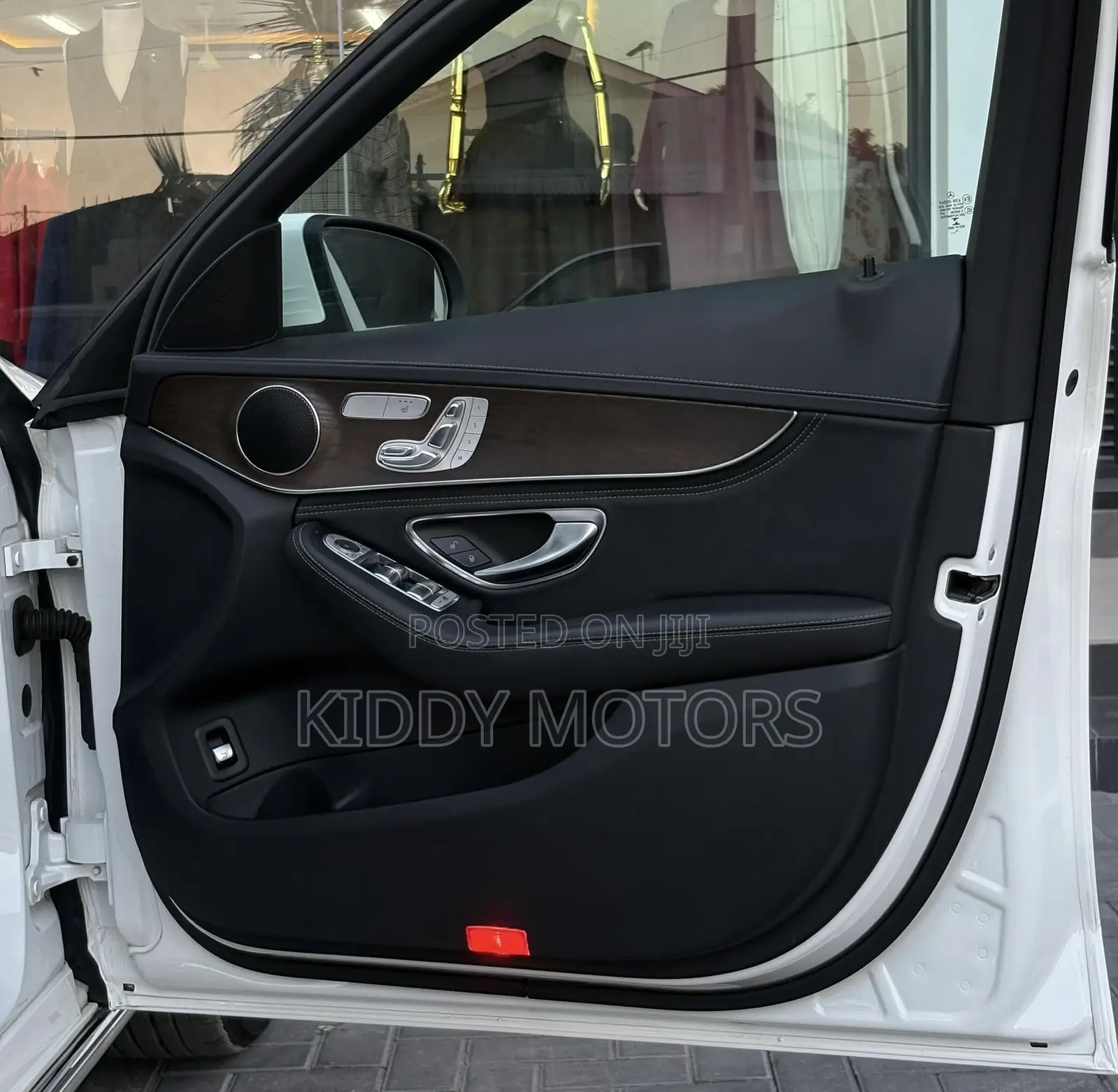 Mercedes-Benz C200 2015 Pearl