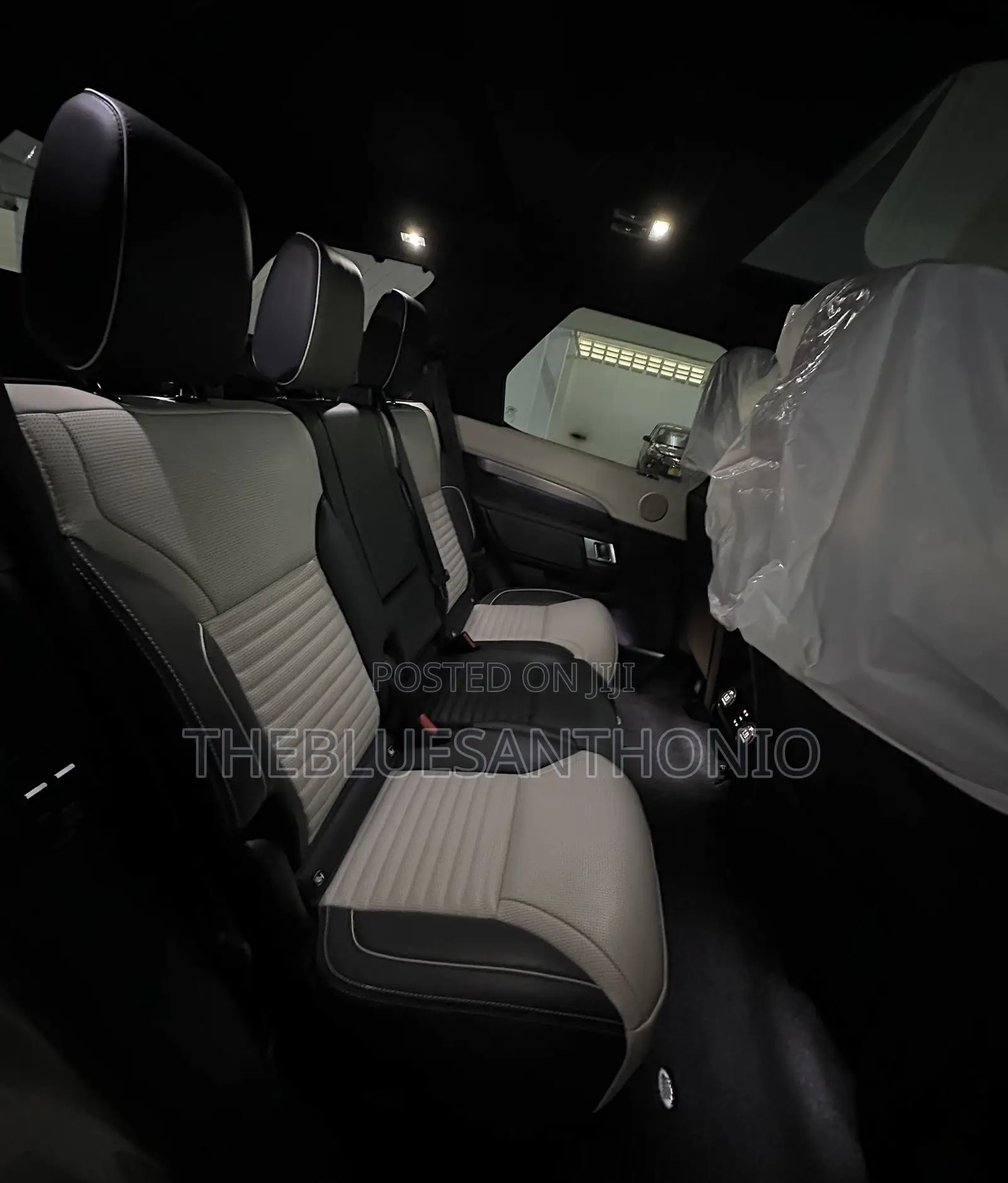 Land Rover Discovery 2023 Silver