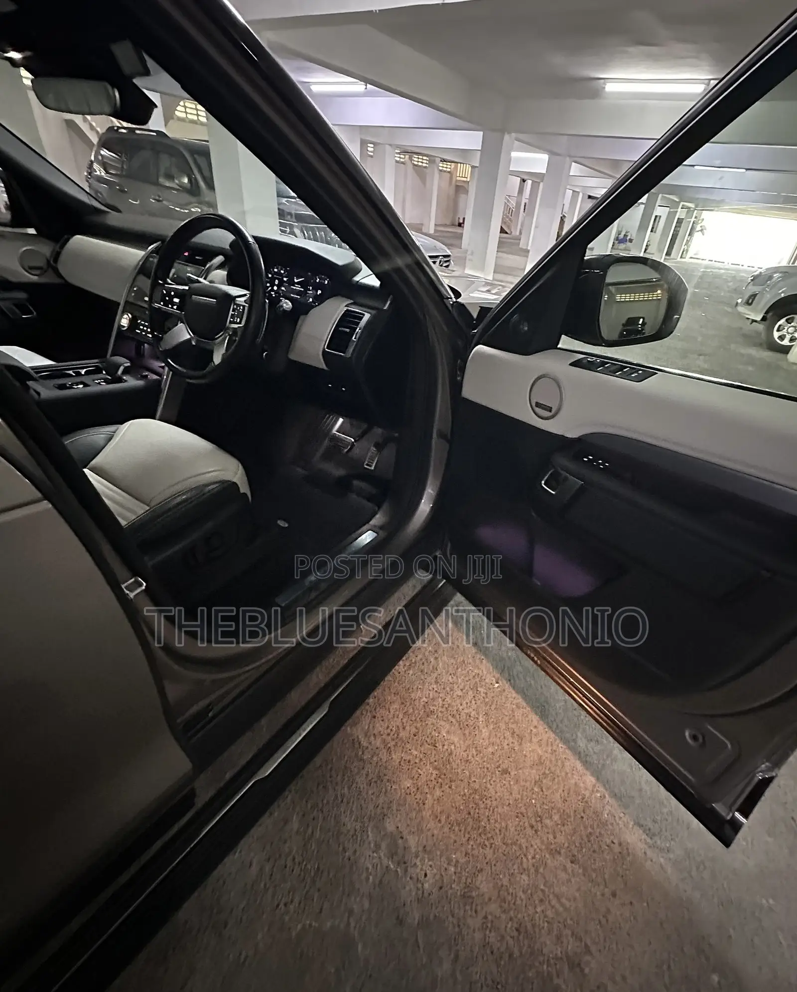 Land Rover Discovery 2023 Silver