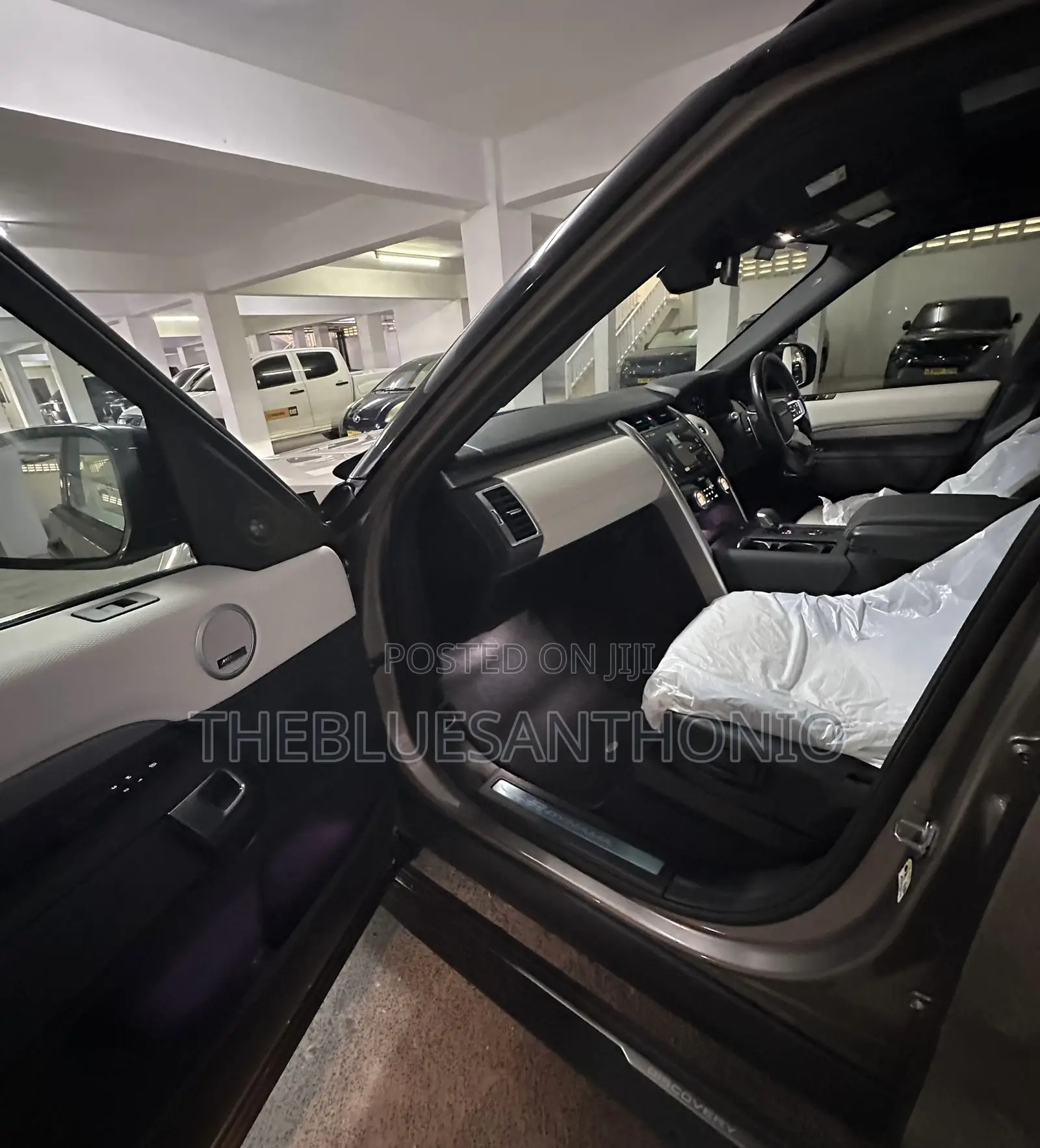 Land Rover Discovery 2023 Silver