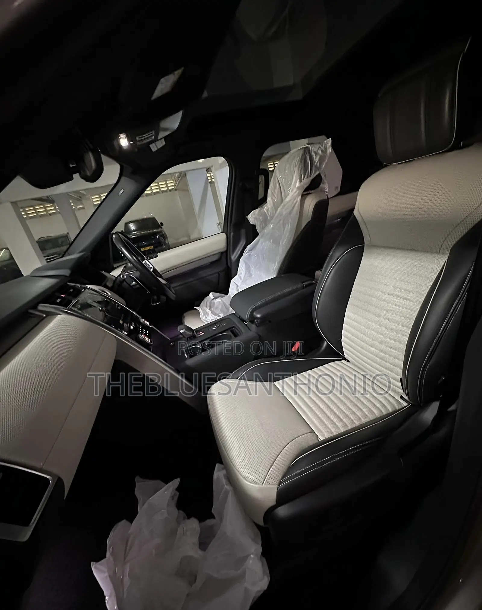 Land Rover Discovery 2023 Silver