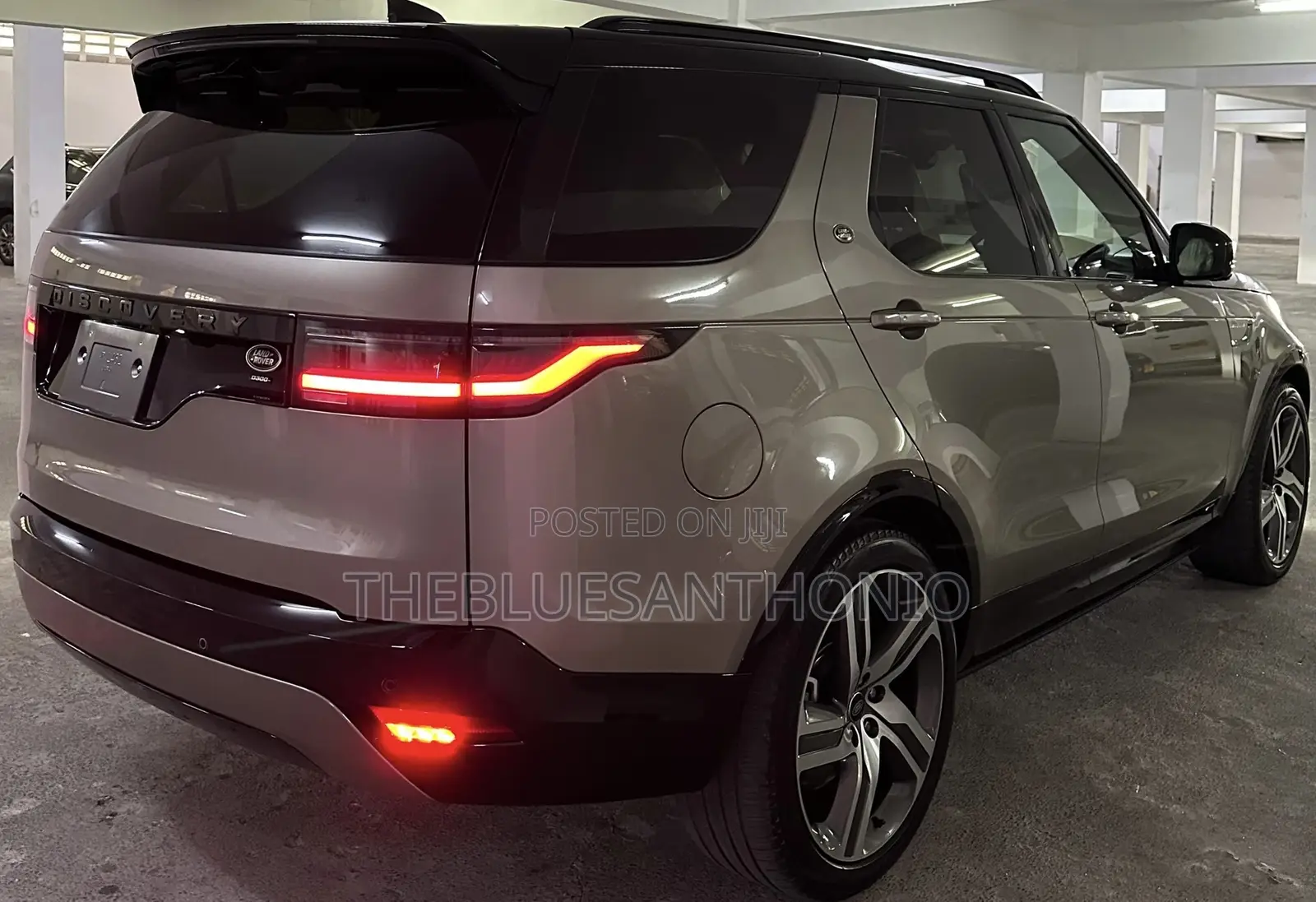 Land Rover Discovery 2023 Silver