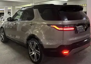 Land Rover Discovery 2023 Silver