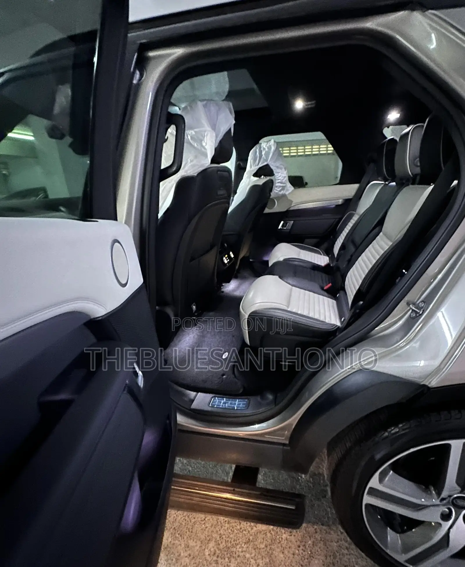 Land Rover Discovery 2023 Silver