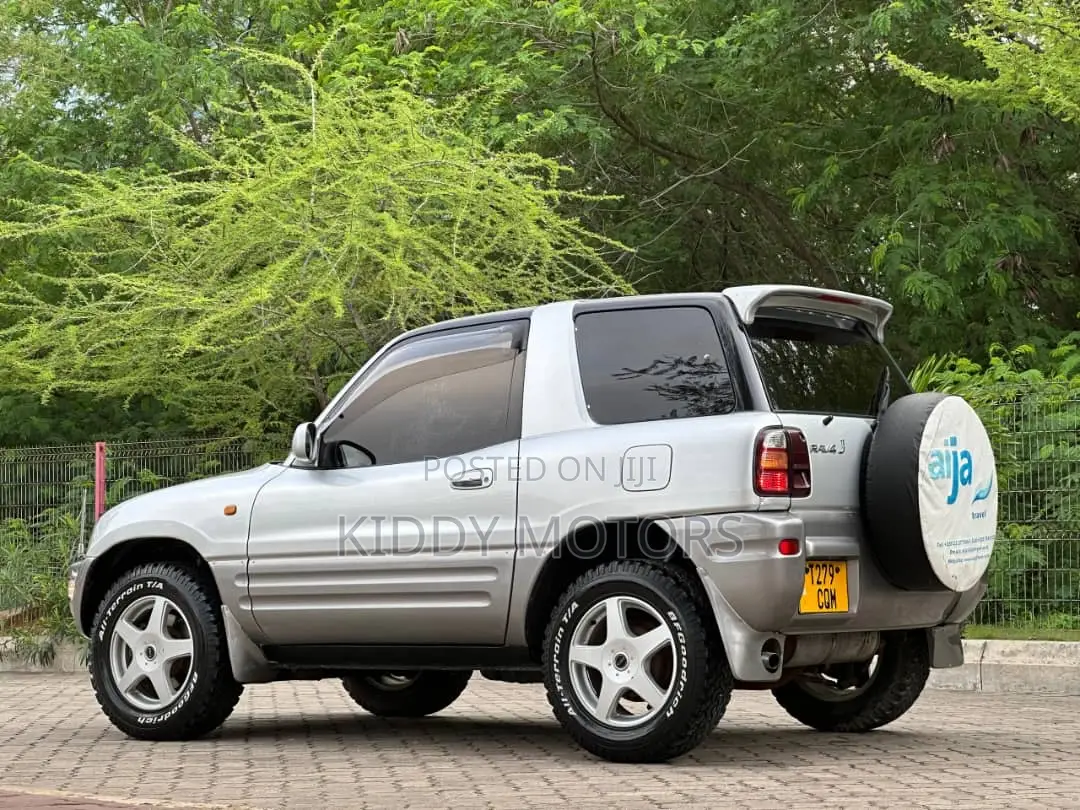 Toyota RAV4 1999 Silver