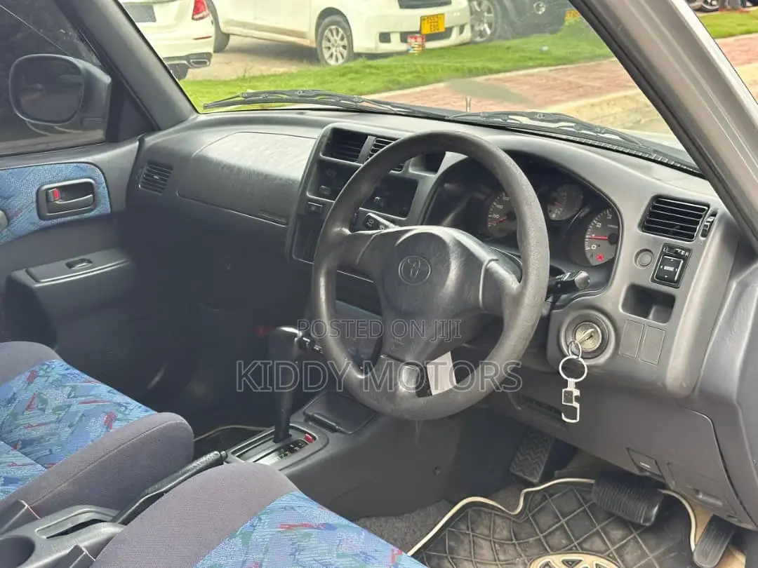 Toyota RAV4 1999 Silver