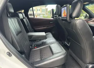 Toyota Harrier 2015