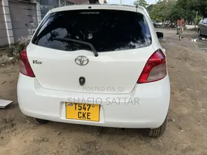 Toyota Vitz 1.0 FWD 5dr 2005 White