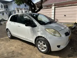 Toyota Vitz 1.0 FWD 5dr 2005 White