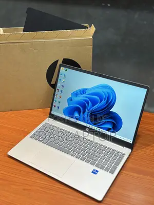 New Laptop HP 250 G10 8GB Intel Core i5 SSD 512GB