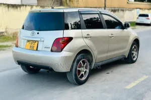 Toyota IST 2005 Silver