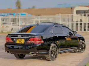 Toyota Crown 2010 Black