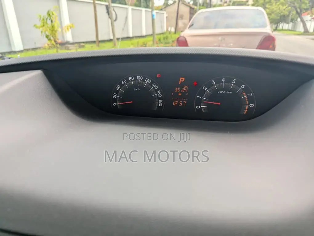 Toyota Ractis 2010 Silver