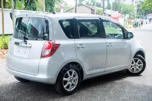 Toyota Ractis 2010 Silver