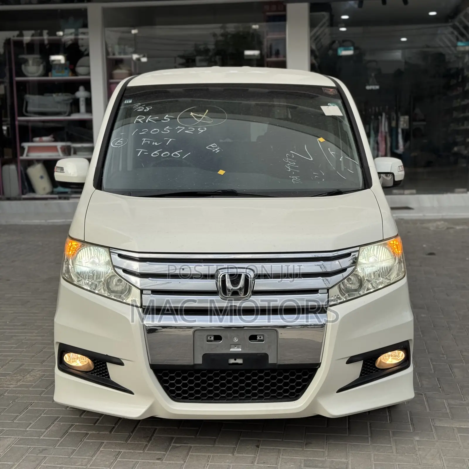 Honda Stepwgn 2014 White