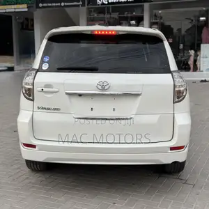 Toyota Vanguard 2009 White
