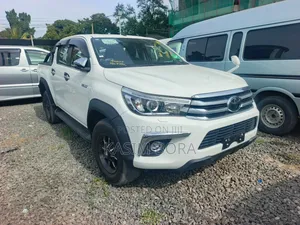 Toyota Hilux 2020 White