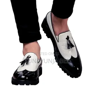 Salvatone Ferregamo Black and White / Classic Leather Shoes