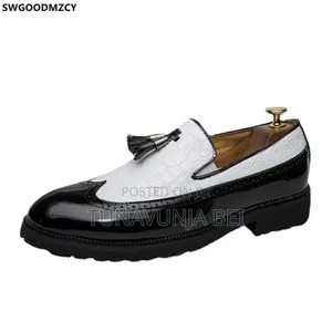 Salvatone Ferregamo Black and White / Classic Leather Shoes