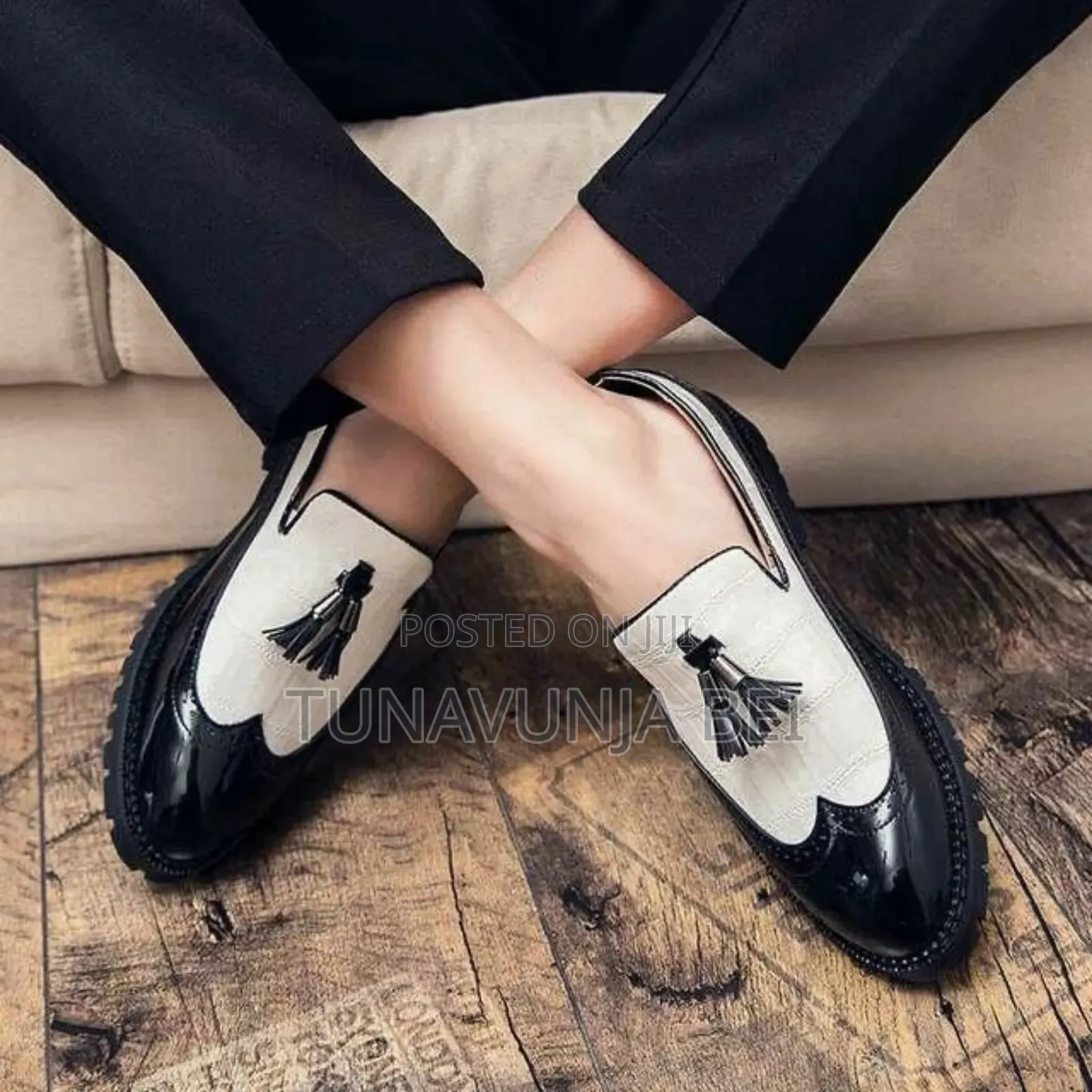 Salvatone Ferregamo Black and White / Classic Leather Shoes